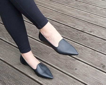 KLASYCZNE LEKKIE W SZPIC SKÓRA NATURALNA (ADA)