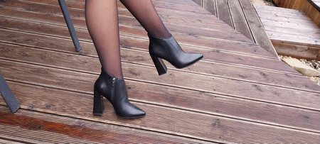 BOTKI NA SŁUPKU 10cm SKÓRA NATURALNA (441N) 