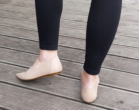 KLASYCZNE LEKKIE W SZPIC SKÓRA NATURALA (ADA) 